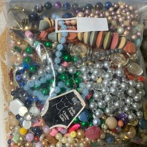 Assorted broken costume jewellery